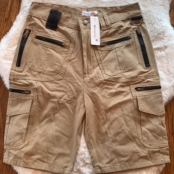 NWT. Cargo shorts - Picture 2 of 9